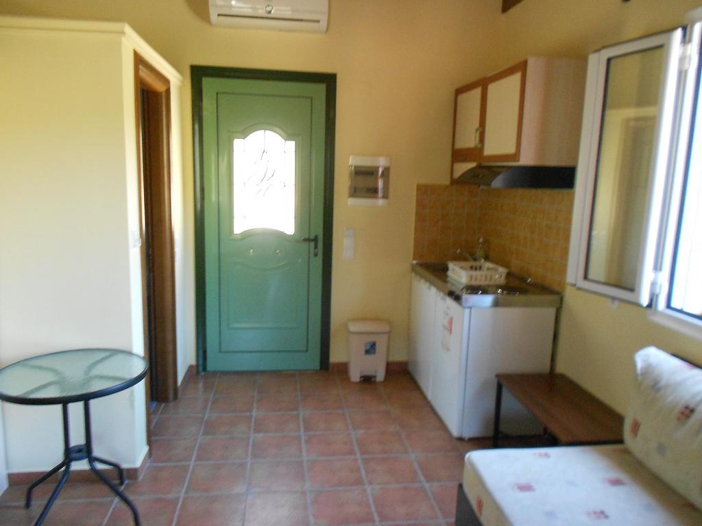 Harmony Apartment Kalamitsi  Bagian luar foto